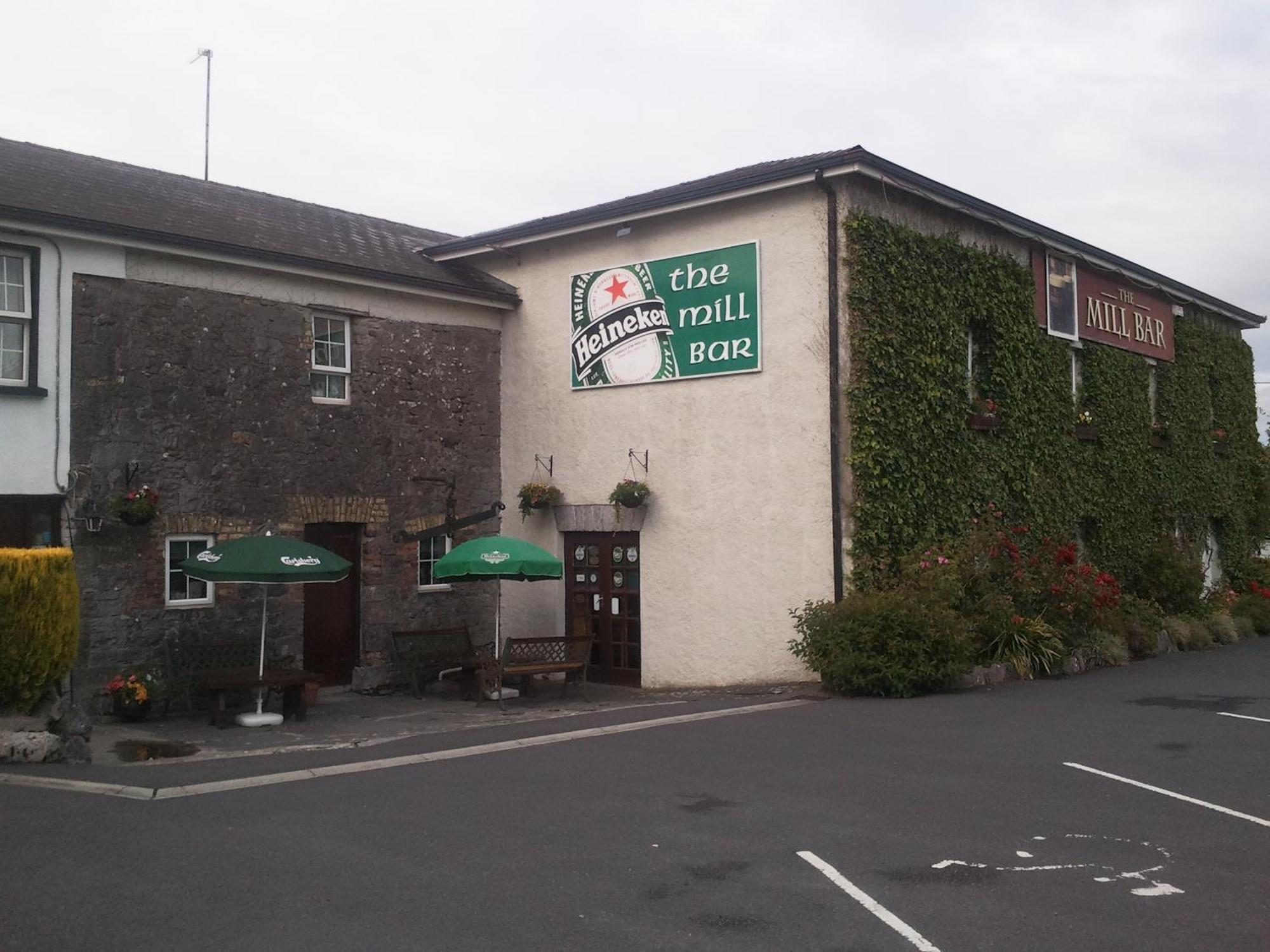 The Mill Bar Panzió Athlone Kültér fotó